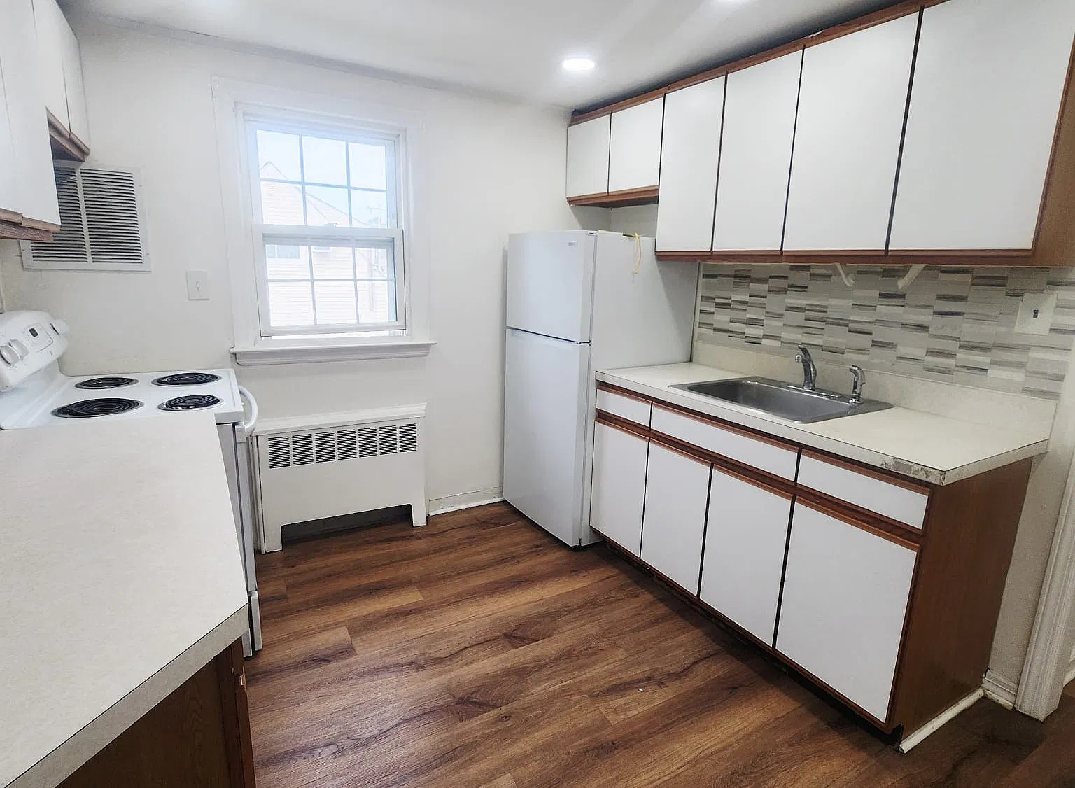 2 bed, 800 sqft, $2,300 — Photo 2