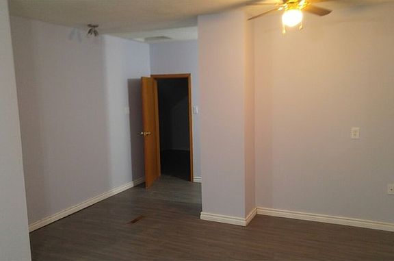 5th image of 10814 122nd St