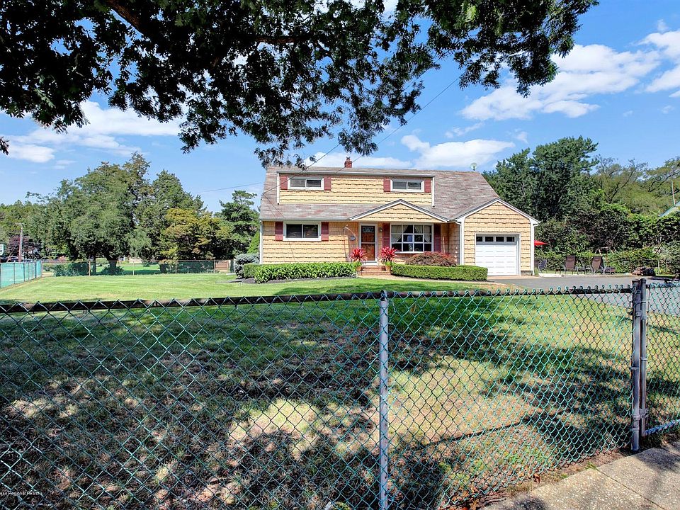 1st image of 2 Carole Dr