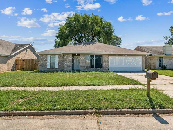 809 Willow Creek Dr, La Porte, TX 77571