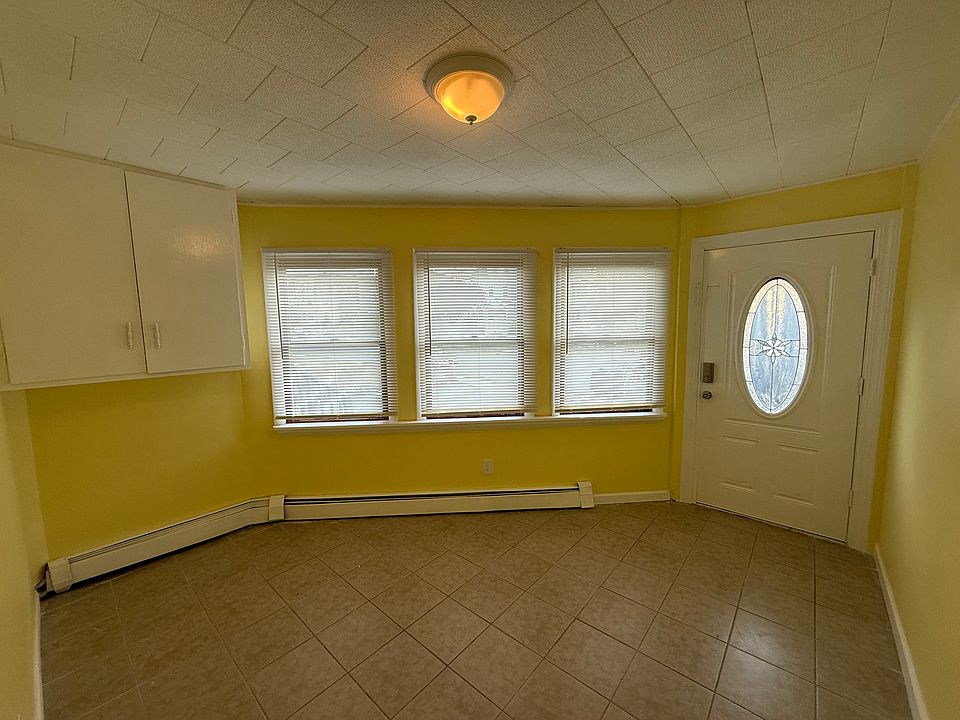 Sunroom / living room