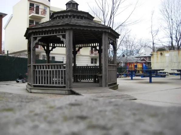 2800 Coyle Street image 1 of 6