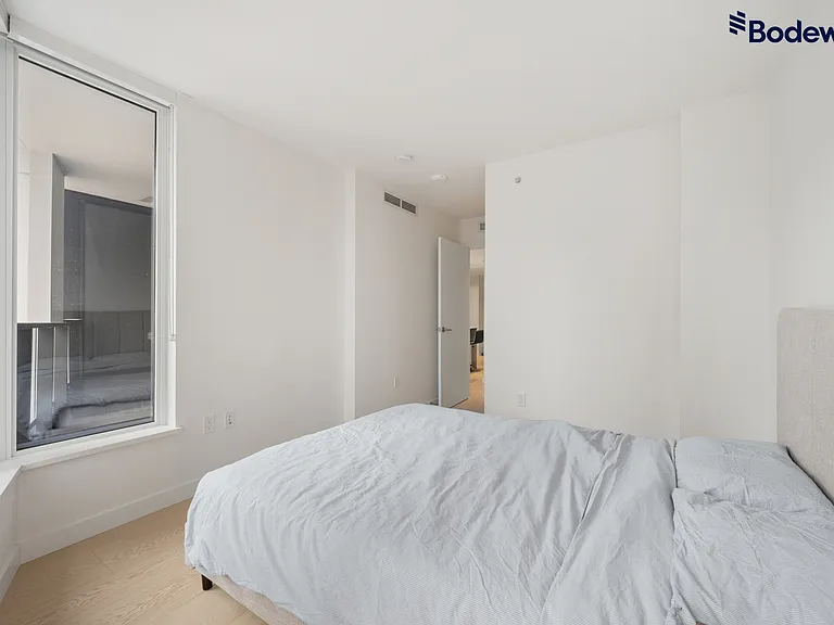 1289 Hornby St — Photo 10