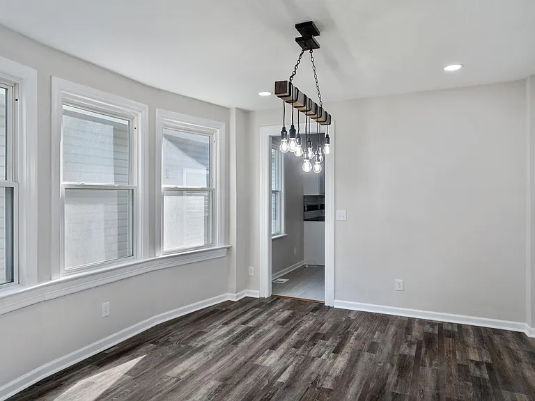 2754 Holmes St — Photo 9