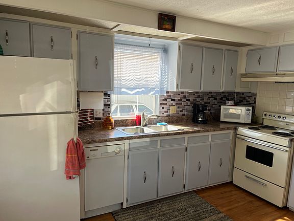 3rd image of 2815 Vine Ln