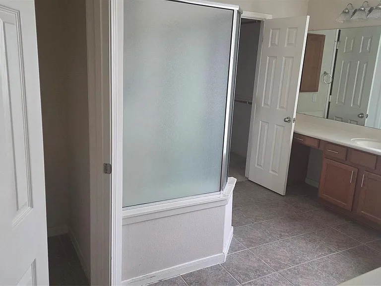 2103 Trinity Manor Ln — Photo 16