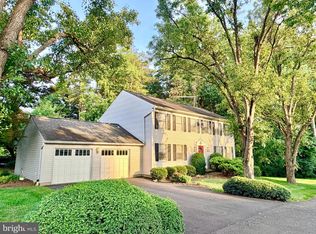 9703 Water Oak Dr, Fairfax, VA 22031