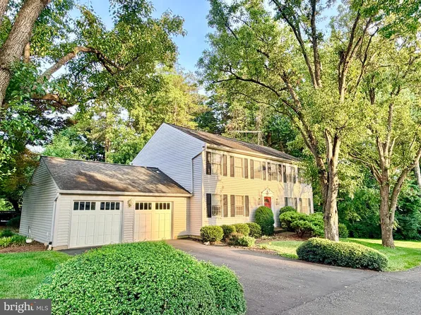 9703 Water Oak Dr, Fairfax, VA 22031