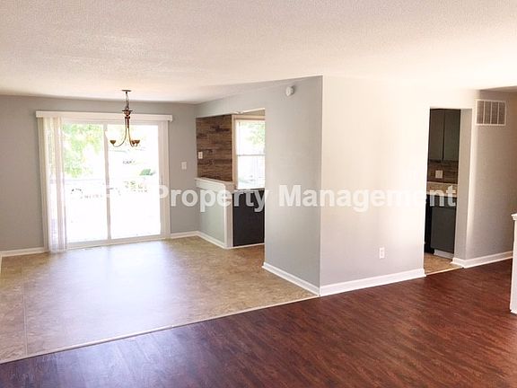 5th image of 2839 N Sheffield Dr