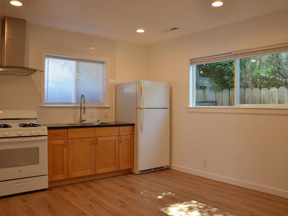 1st image of 907 Larkspur Dr #A