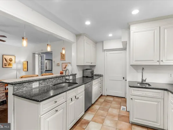 8606 Brierdale Rd, Philadelphia, PA 19128