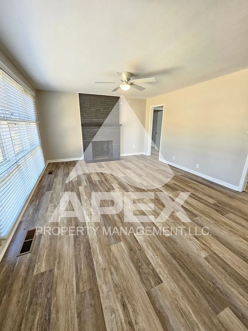 Beautifully updated 3 Bd/2 Ba Single Family home in the heart of Karns! — Photo 4