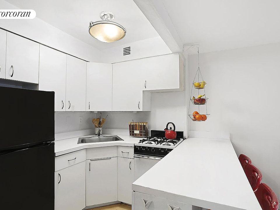 2nd image of 211 Thompson St #2E