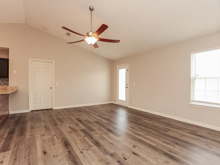 1316 S Hampton Ct — Photo 5