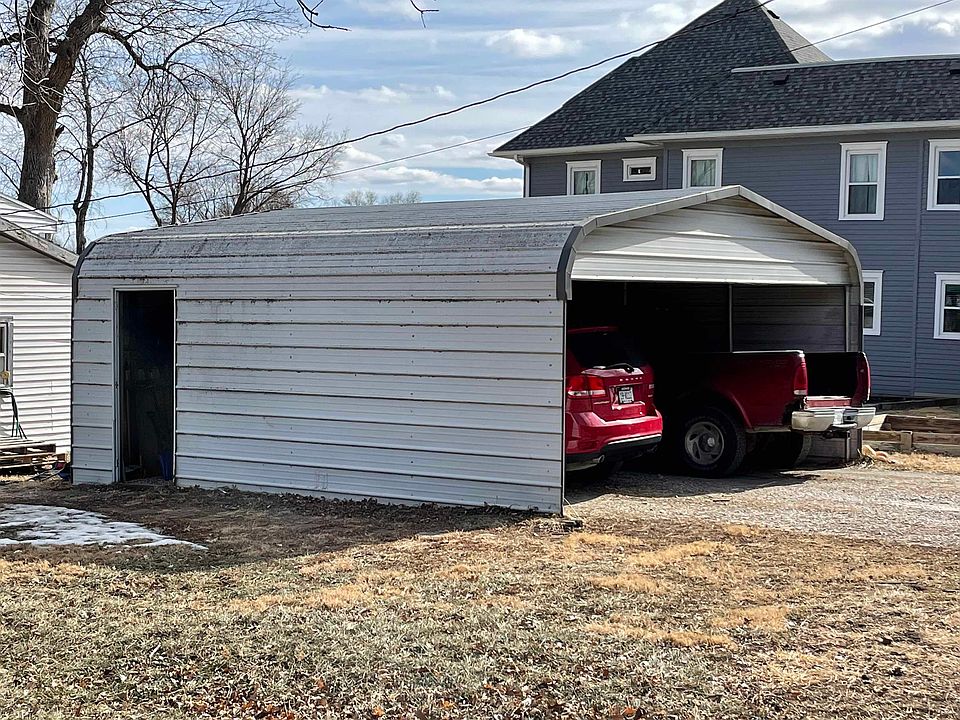 1013 Stone St, Falls City, NE 68355 Zillow