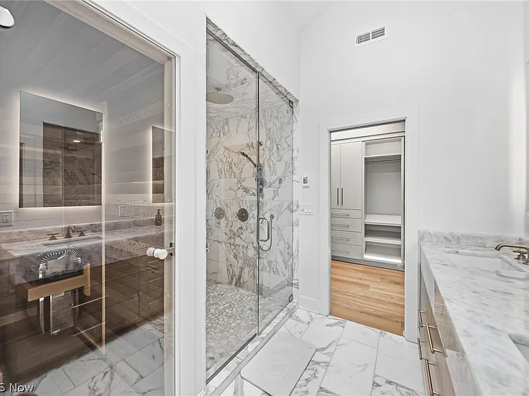 1440 W 57th St — Photo 32