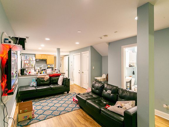 4th image of 1620 N Artesian Ave #G