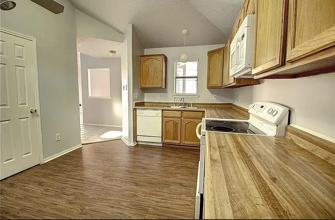 3 bed, 2.0 bath, 1464 sqft, $1,495 — Photo 4