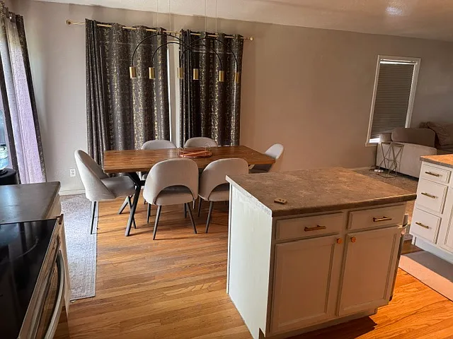 10798 Dayton Way — Photo 5