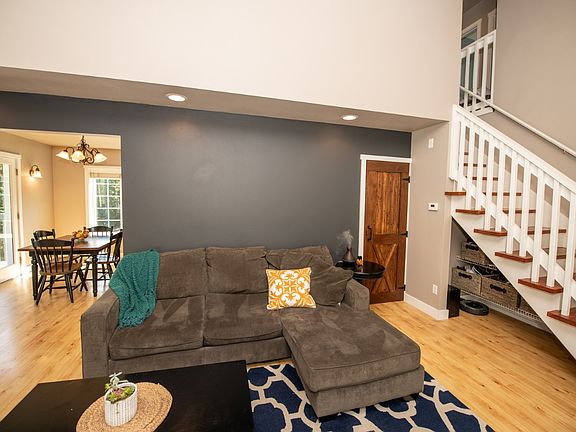 4th image of 3127 38th Ave NW