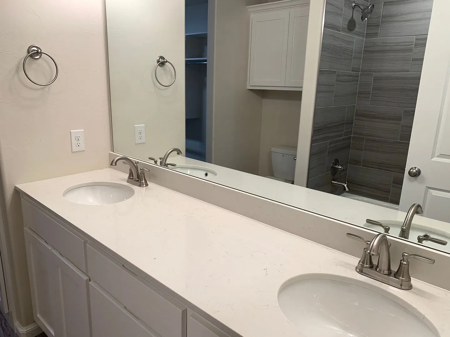 Three bedroom duplex conveniently located in Newcastle! — Photo 3