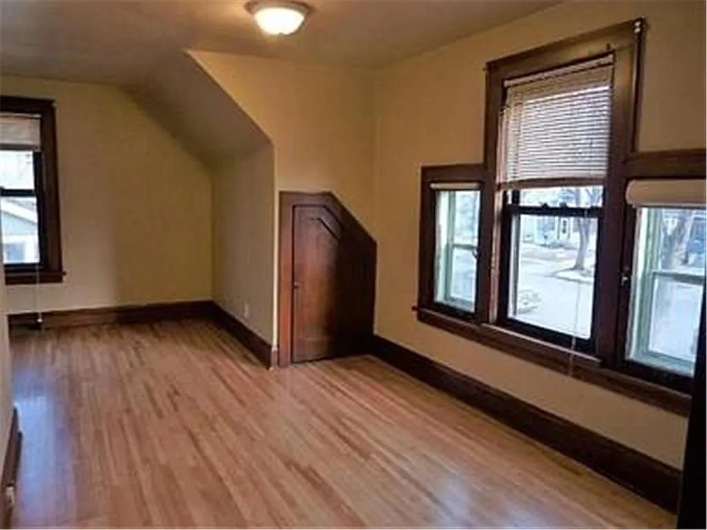 5 bed, 3129 sqft, $2,850 — Photo 4