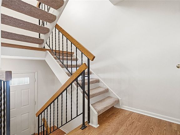 3rd image of 2105 Saint James Pl