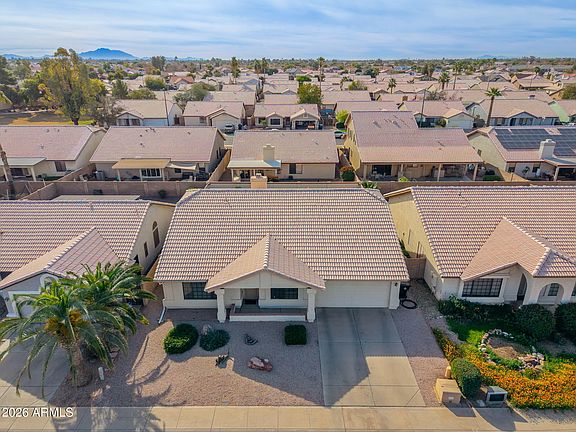 2nd image of 513 W SILVER CREEK Road