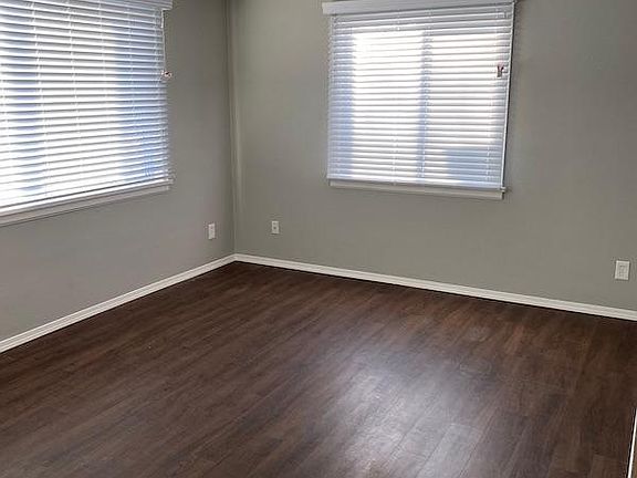 5th image of 2417 E 1st Ave