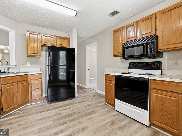 518 Longwood Ln — Photo 20