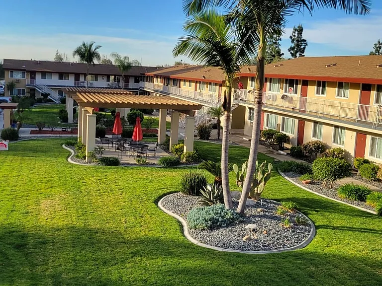 856 W Bonita Ave — Photo 4