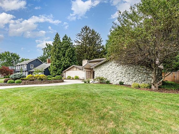 5th image of 668 Foxboro Rd