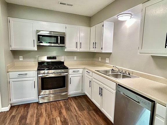 4th image of 850 N Lola Ln