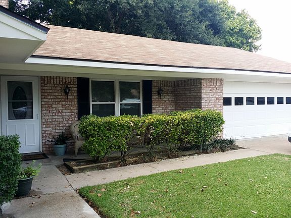 2nd image of 1005 Fairway Ln