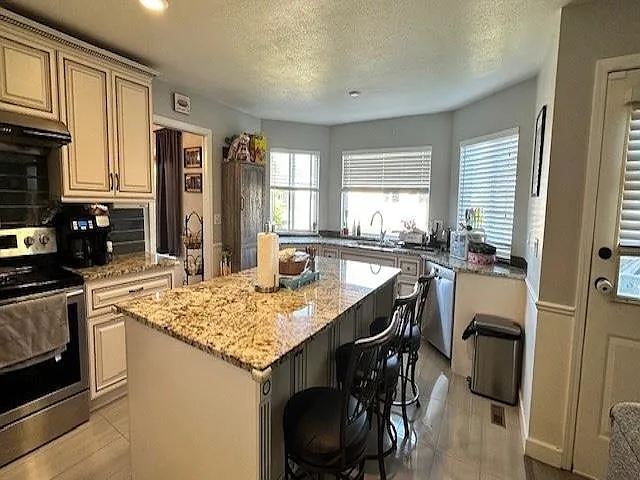 16375 Middleglen Pl #UPPER — Photo 3