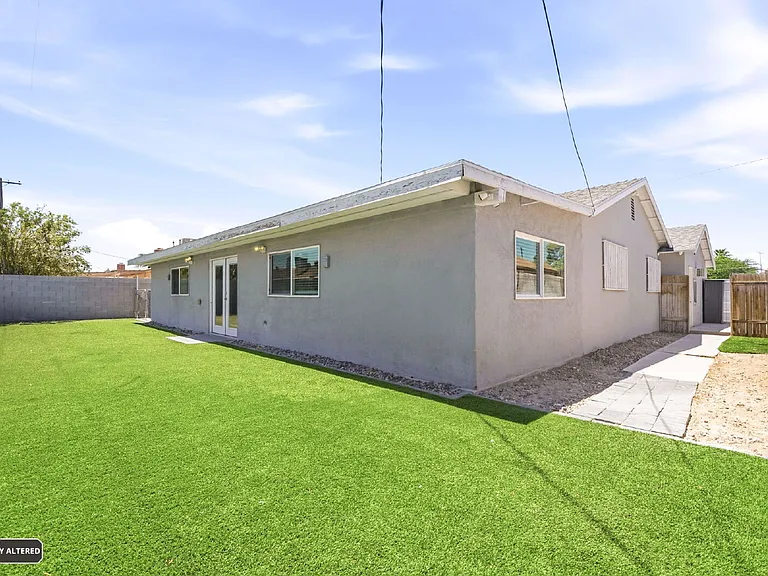 2013 Las Verdes St — Photo 29
