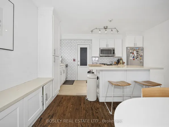 308 S Kingsway St #3, Toronto, ON M6S 3T9