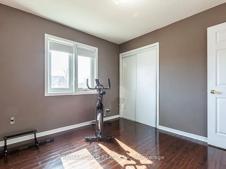 1 Ripley Cres — Photo 17