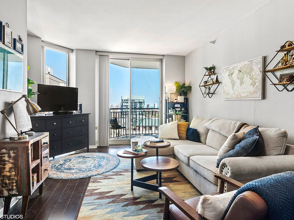 1st image of 645 N Kingsbury St APT 2207