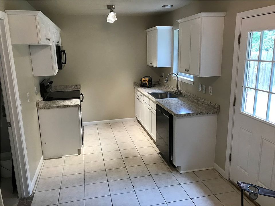 2nd image of 106 James St