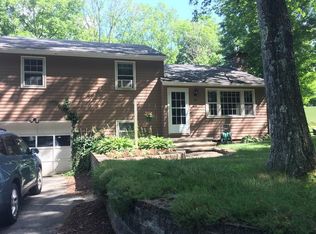 34 Westwood Dr, Sturbridge, MA 01566