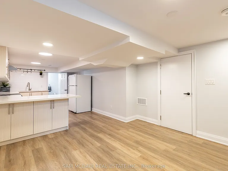 4043 Pavillion Ct #LOWER — Photo 7