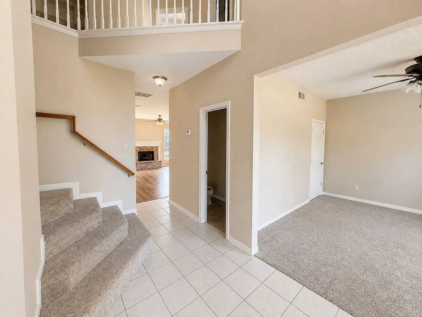 Beautiful Two-Story Home on a Corner Lot for Lease in Euless! — Photo 3