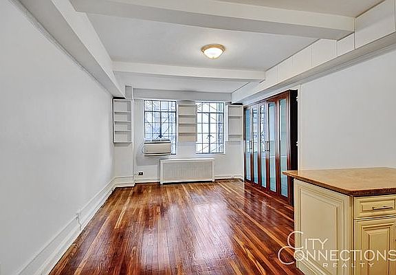 3rd image of 320 E 42nd St APT 404