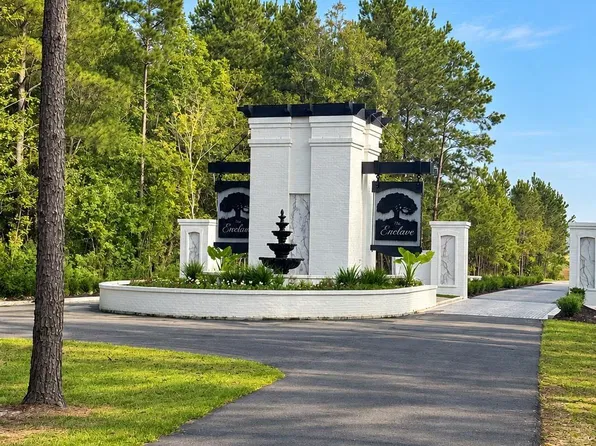 13 Hidden Pass Dr, Denham Springs, LA 70726