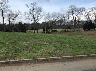 Strawberry Dr, New market, TN 37820