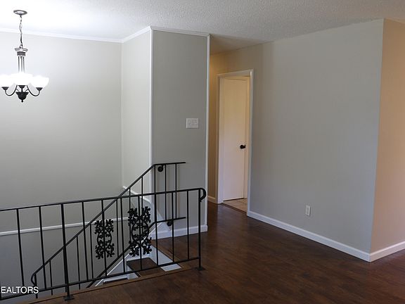 5th image of 1327 Scotsbury Cir