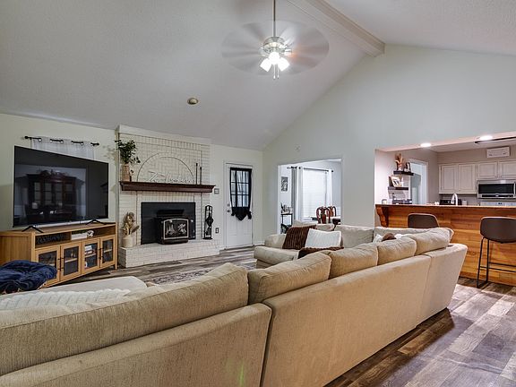 3rd image of 7807 Tumbling Creek Dr