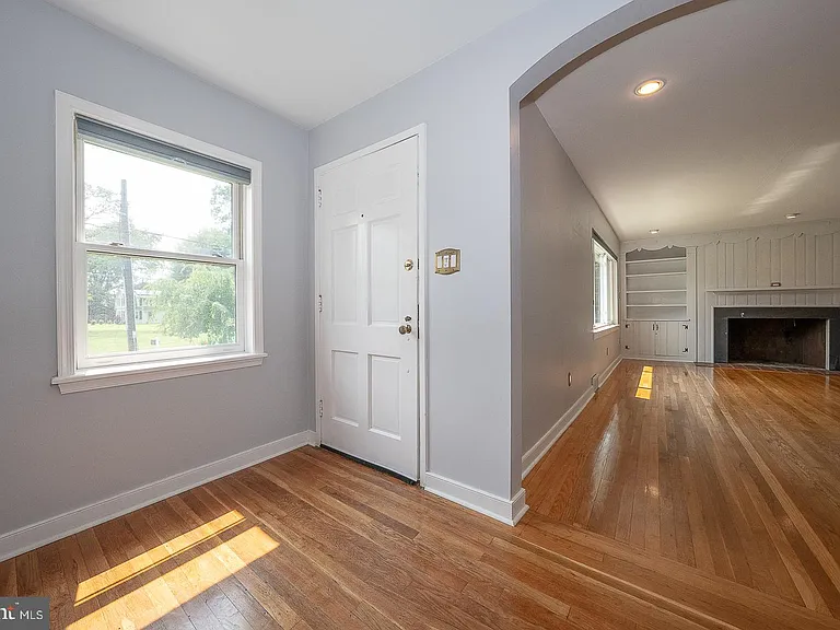 353 S Old Middletown Rd — Photo 3
