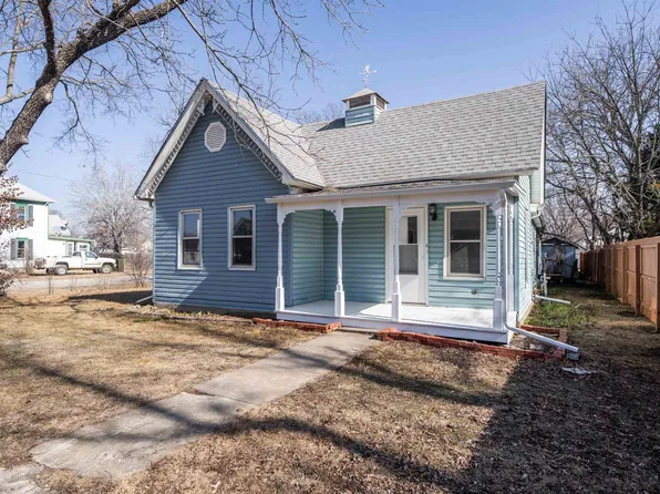 422 N Main St, Moline, KS 67353